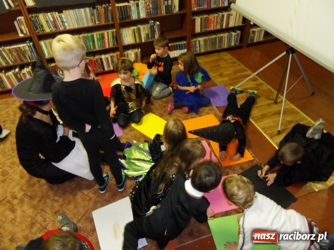 Zdjęcie w galerii na portalu naszraciborz.pl: Strachy na lachy w bibliotece w Markowicach  wiadomości z regionu