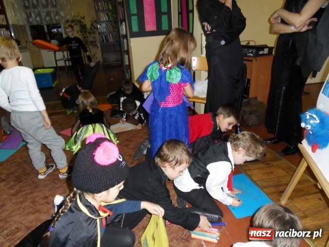 Zdjęcie w galerii na portalu naszraciborz.pl: Strachy na lachy w bibliotece w Markowicach  wiadomości z regionu