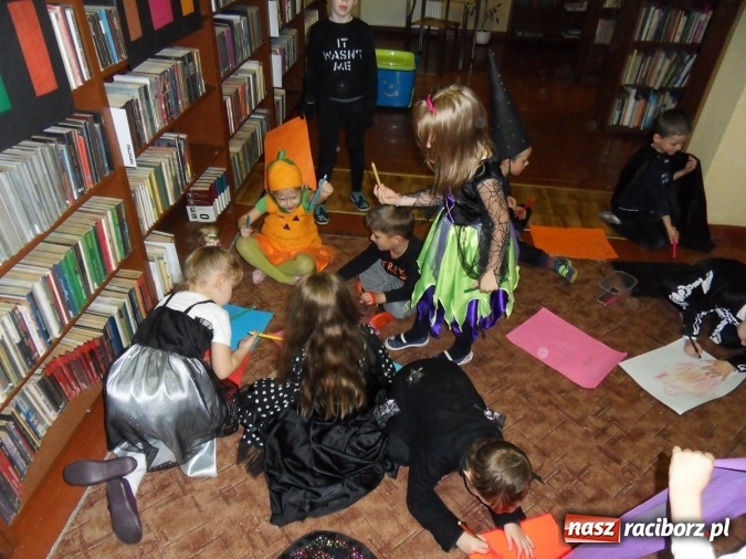 Zdjęcie w galerii na portalu naszraciborz.pl: Strachy na lachy w bibliotece w Markowicach  wiadomości z regionu