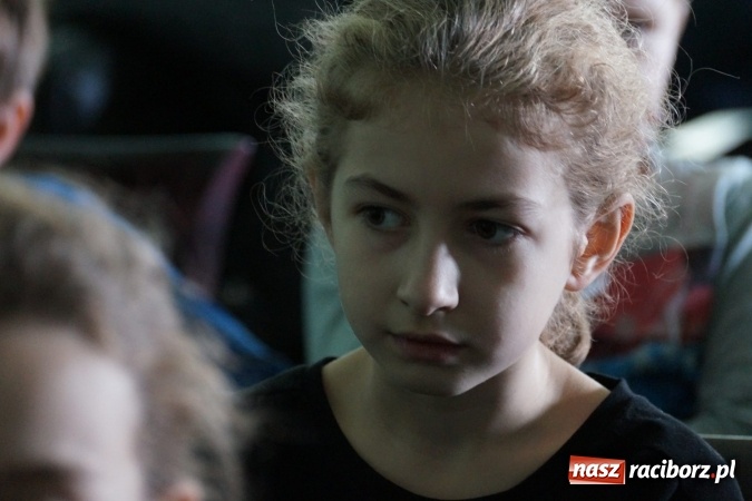 Zdjęcie w galerii na portalu naszraciborz.pl: O pociągu na poduszkach na Uniwersytecie Dziecięcym w Raciborzu wiadomości z regionu