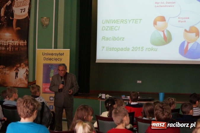 Zdjęcie w galerii na portalu naszraciborz.pl: O pociągu na poduszkach na Uniwersytecie Dziecięcym w Raciborzu wiadomości z regionu