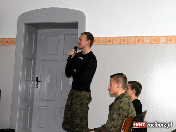 Zdjęcie w galerii na portalu naszraciborz.pl: Uczniowie SMS-u rozmawiają on-line z żołnierzami w Afganistanie wiadomości z regionu