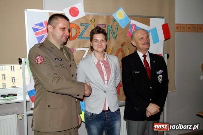 Zdjęcie w galerii na portalu naszraciborz.pl: Uczniowie SMS-u rozmawiają on-line z żołnierzami w Afganistanie wiadomości z regionu