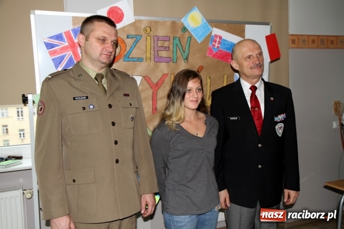 Zdjęcie w galerii na portalu naszraciborz.pl: Uczniowie SMS-u rozmawiają on-line z żołnierzami w Afganistanie wiadomości z regionu