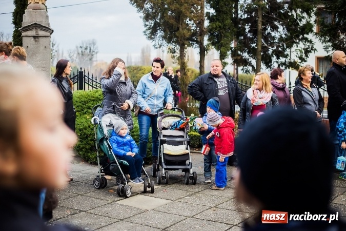 Zdjęcie w galerii na portalu naszraciborz.pl: Rogale świętomarcińskie i korowód w Studziennej wiadomości z regionu