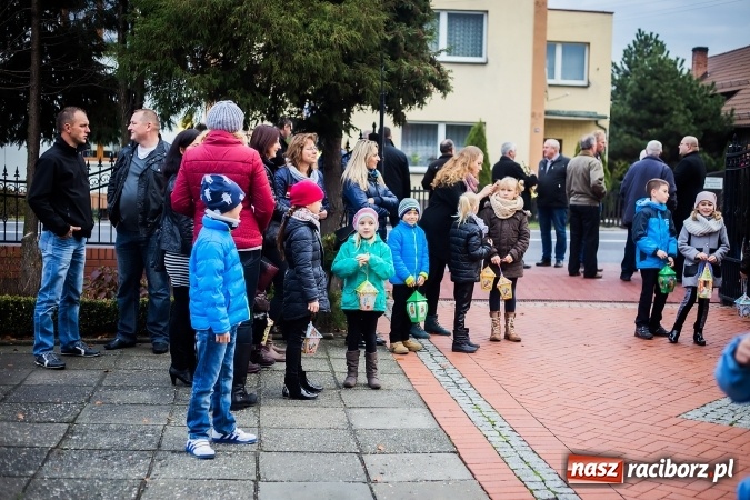 Zdjęcie w galerii na portalu naszraciborz.pl: Rogale świętomarcińskie i korowód w Studziennej wiadomości z regionu