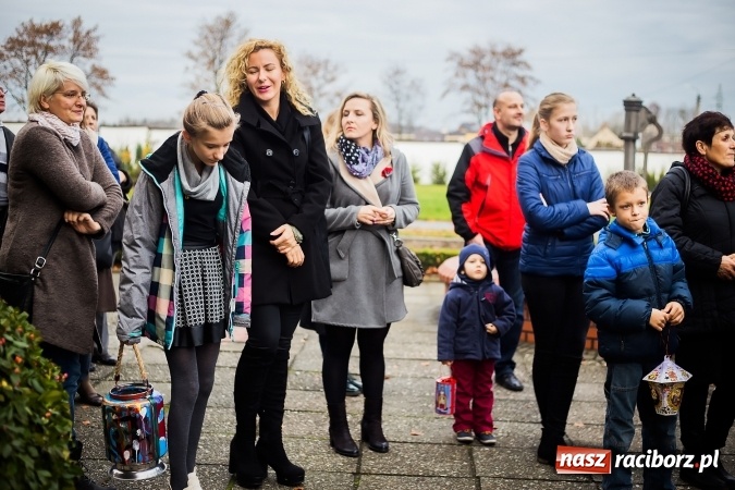Zdjęcie w galerii na portalu naszraciborz.pl: Rogale świętomarcińskie i korowód w Studziennej wiadomości z regionu