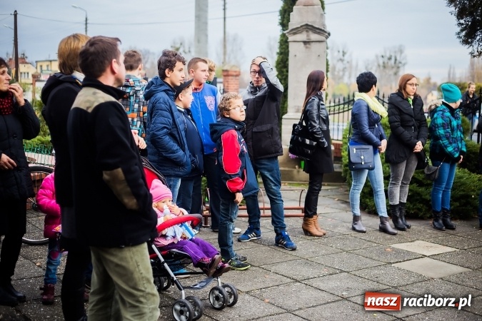 Zdjęcie w galerii na portalu naszraciborz.pl: Rogale świętomarcińskie i korowód w Studziennej wiadomości z regionu
