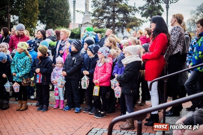Zdjęcie w galerii na portalu naszraciborz.pl: Rogale świętomarcińskie i korowód w Studziennej wiadomości z regionu