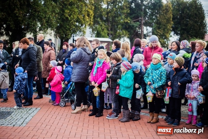 Zdjęcie w galerii na portalu naszraciborz.pl: Rogale świętomarcińskie i korowód w Studziennej wiadomości z regionu
