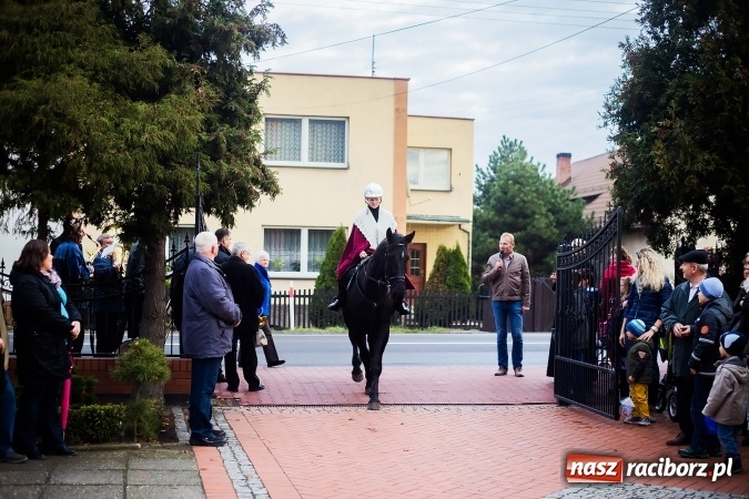Zdjęcie w galerii na portalu naszraciborz.pl: Rogale świętomarcińskie i korowód w Studziennej wiadomości z regionu