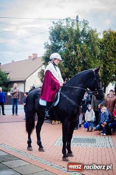 Zdjęcie w galerii na portalu naszraciborz.pl: Rogale świętomarcińskie i korowód w Studziennej wiadomości z regionu