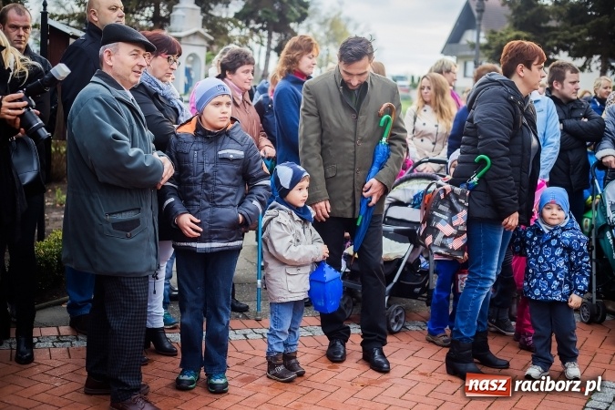 Zdjęcie w galerii na portalu naszraciborz.pl: Rogale świętomarcińskie i korowód w Studziennej wiadomości z regionu
