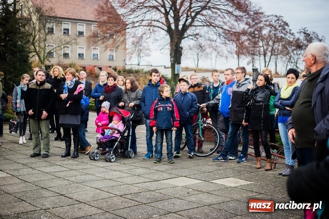 Zdjęcie w galerii na portalu naszraciborz.pl: Rogale świętomarcińskie i korowód w Studziennej wiadomości z regionu