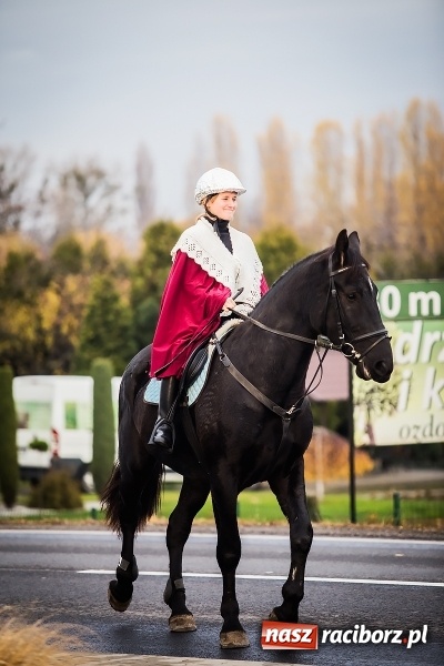 Zdjęcie w galerii na portalu naszraciborz.pl: Rogale świętomarcińskie i korowód w Studziennej wiadomości z regionu