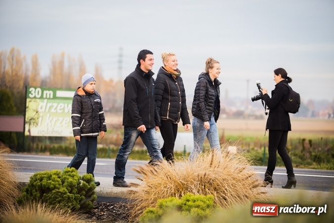 Zdjęcie w galerii na portalu naszraciborz.pl: Rogale świętomarcińskie i korowód w Studziennej wiadomości z regionu