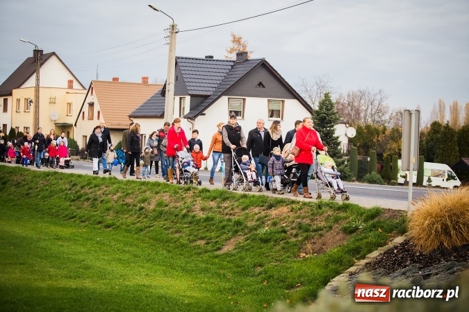 Zdjęcie w galerii na portalu naszraciborz.pl: Rogale świętomarcińskie i korowód w Studziennej wiadomości z regionu