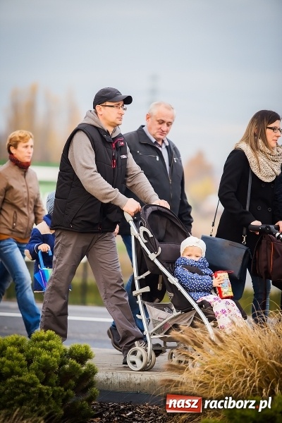Zdjęcie w galerii na portalu naszraciborz.pl: Rogale świętomarcińskie i korowód w Studziennej wiadomości z regionu