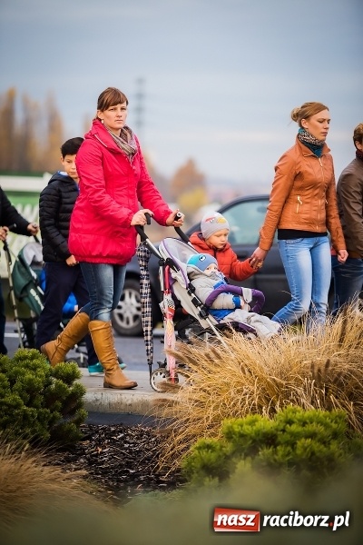 Zdjęcie w galerii na portalu naszraciborz.pl: Rogale świętomarcińskie i korowód w Studziennej wiadomości z regionu
