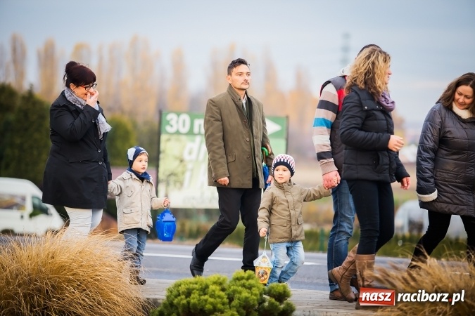 Zdjęcie w galerii na portalu naszraciborz.pl: Rogale świętomarcińskie i korowód w Studziennej wiadomości z regionu