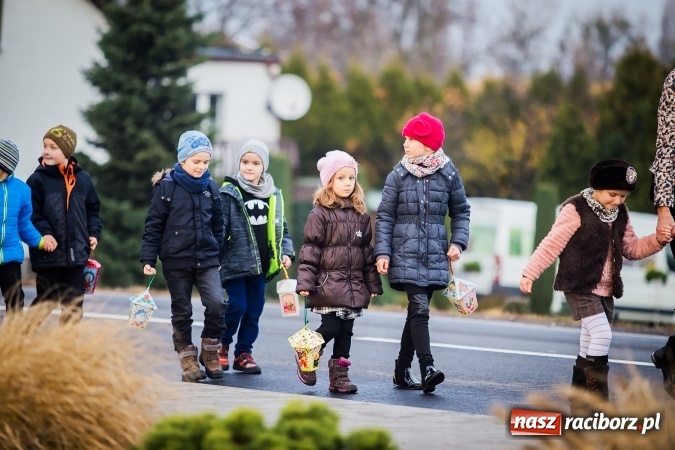Zdjęcie w galerii na portalu naszraciborz.pl: Rogale świętomarcińskie i korowód w Studziennej wiadomości z regionu