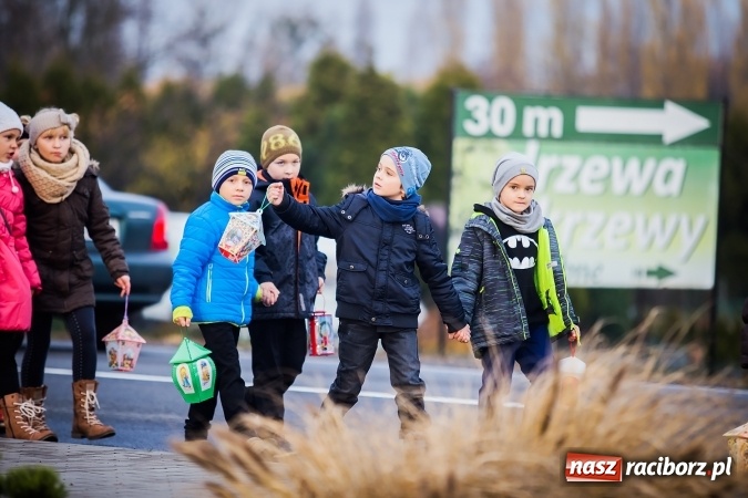 Zdjęcie w galerii na portalu naszraciborz.pl: Rogale świętomarcińskie i korowód w Studziennej wiadomości z regionu