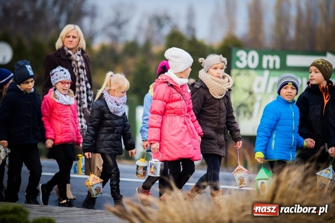 Zdjęcie w galerii na portalu naszraciborz.pl: Rogale świętomarcińskie i korowód w Studziennej wiadomości z regionu