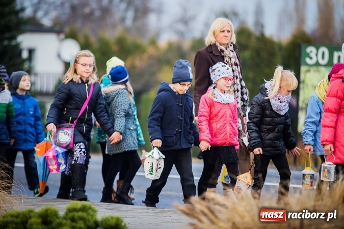 Zdjęcie w galerii na portalu naszraciborz.pl: Rogale świętomarcińskie i korowód w Studziennej wiadomości z regionu