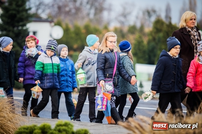 Zdjęcie w galerii na portalu naszraciborz.pl: Rogale świętomarcińskie i korowód w Studziennej wiadomości z regionu