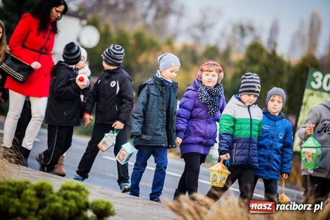 Zdjęcie w galerii na portalu naszraciborz.pl: Rogale świętomarcińskie i korowód w Studziennej wiadomości z regionu