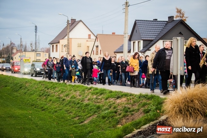 Zdjęcie w galerii na portalu naszraciborz.pl: Rogale świętomarcińskie i korowód w Studziennej wiadomości z regionu