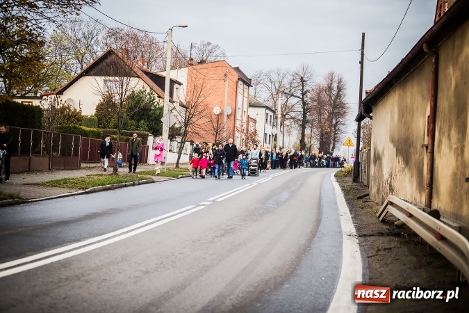 Zdjęcie w galerii na portalu naszraciborz.pl: Rogale świętomarcińskie i korowód w Studziennej wiadomości z regionu