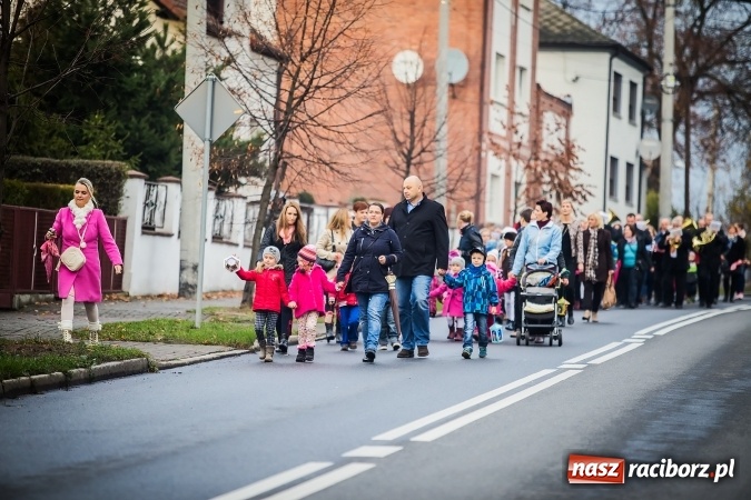 Zdjęcie w galerii na portalu naszraciborz.pl: Rogale świętomarcińskie i korowód w Studziennej wiadomości z regionu