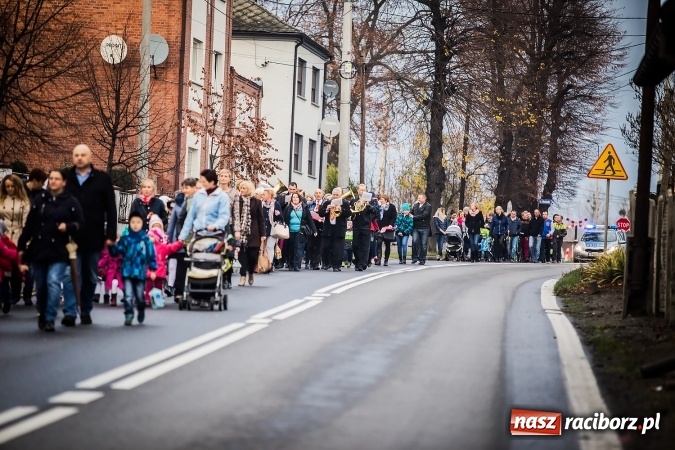 Zdjęcie w galerii na portalu naszraciborz.pl: Rogale świętomarcińskie i korowód w Studziennej wiadomości z regionu
