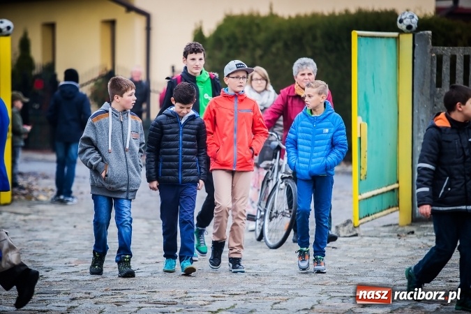 Zdjęcie w galerii na portalu naszraciborz.pl: Rogale świętomarcińskie i korowód w Studziennej wiadomości z regionu