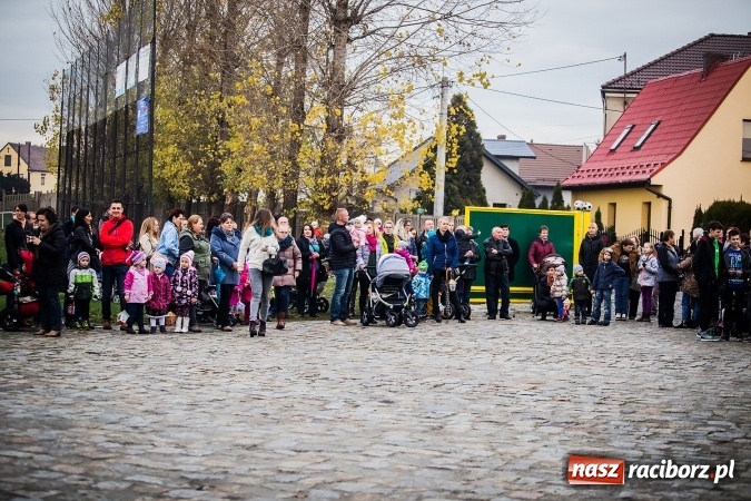 Zdjęcie w galerii na portalu naszraciborz.pl: Rogale świętomarcińskie i korowód w Studziennej wiadomości z regionu