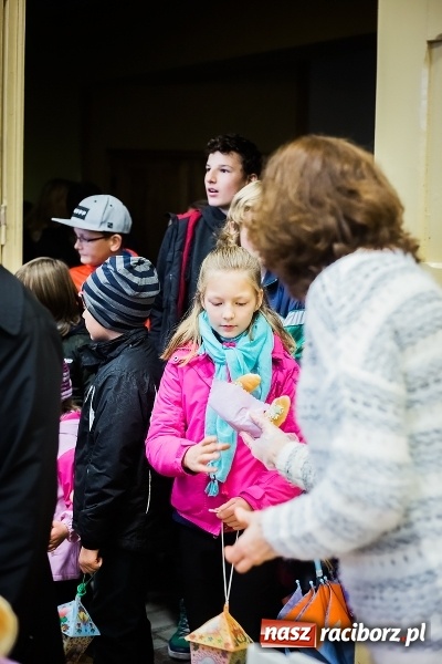 Zdjęcie w galerii na portalu naszraciborz.pl: Rogale świętomarcińskie i korowód w Studziennej wiadomości z regionu