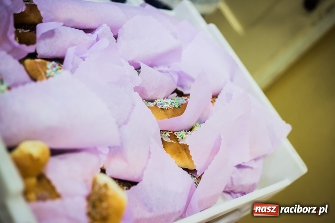 Zdjęcie w galerii na portalu naszraciborz.pl: Rogale świętomarcińskie i korowód w Studziennej wiadomości z regionu