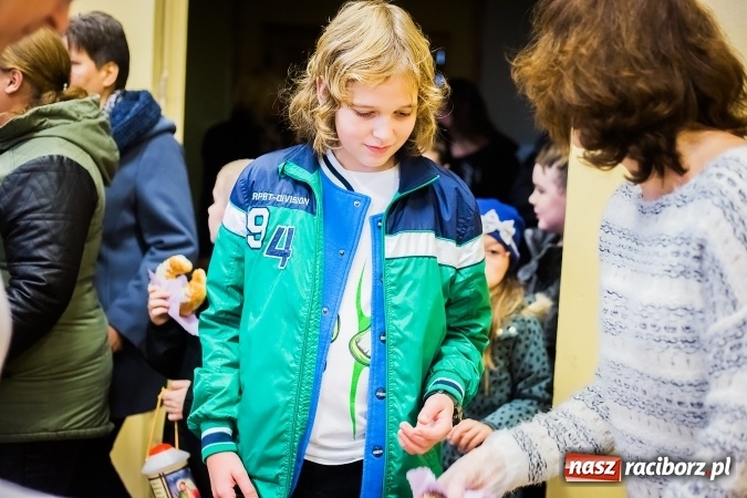 Zdjęcie w galerii na portalu naszraciborz.pl: Rogale świętomarcińskie i korowód w Studziennej wiadomości z regionu