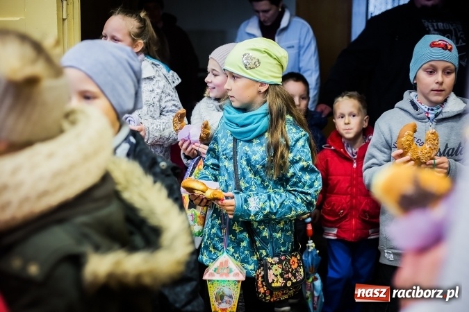 Zdjęcie w galerii na portalu naszraciborz.pl: Rogale świętomarcińskie i korowód w Studziennej wiadomości z regionu