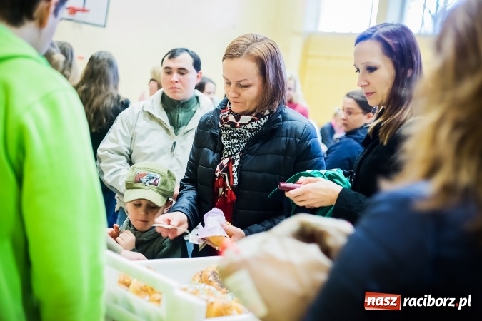 Zdjęcie w galerii na portalu naszraciborz.pl: Rogale świętomarcińskie i korowód w Studziennej wiadomości z regionu