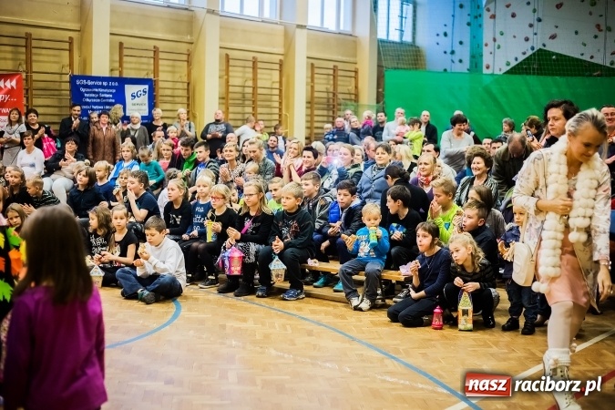 Zdjęcie w galerii na portalu naszraciborz.pl: Rogale świętomarcińskie i korowód w Studziennej wiadomości z regionu