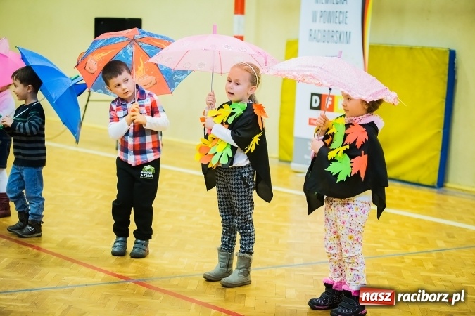 Zdjęcie w galerii na portalu naszraciborz.pl: Rogale świętomarcińskie i korowód w Studziennej wiadomości z regionu