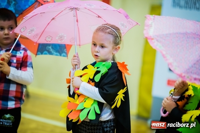 Zdjęcie w galerii na portalu naszraciborz.pl: Rogale świętomarcińskie i korowód w Studziennej wiadomości z regionu