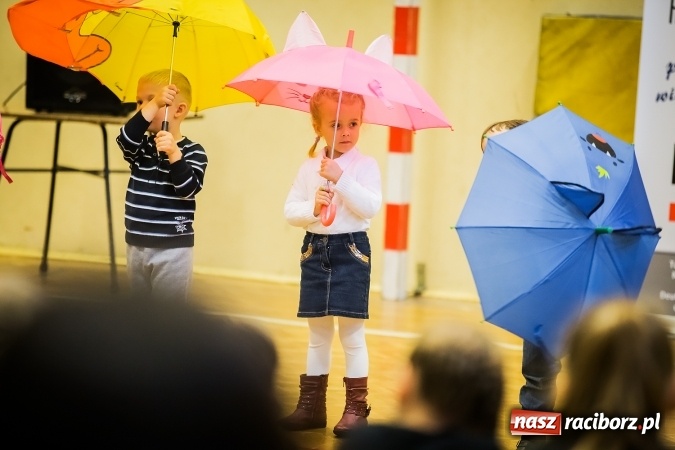 Zdjęcie w galerii na portalu naszraciborz.pl: Rogale świętomarcińskie i korowód w Studziennej wiadomości z regionu