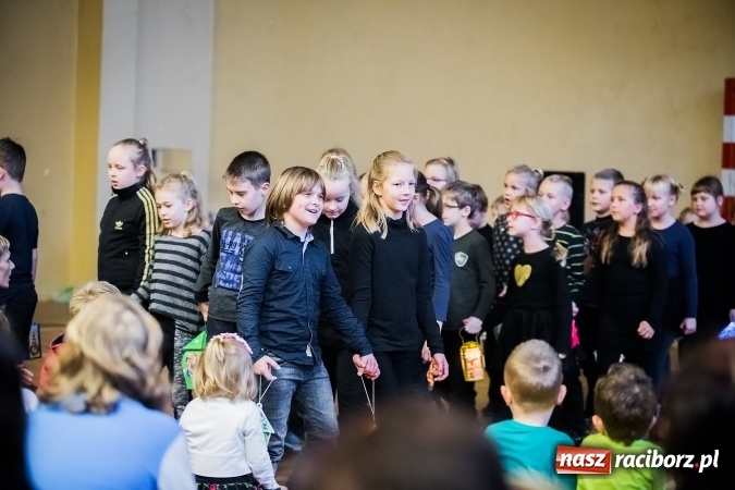 Zdjęcie w galerii na portalu naszraciborz.pl: Rogale świętomarcińskie i korowód w Studziennej wiadomości z regionu