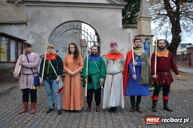 Zdjęcie w galerii na portalu naszraciborz.pl: Bieńkowice: św. Marcin z wielkim hukiem wiadomości z regionu