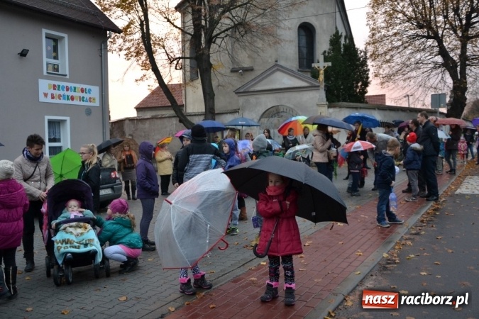 Zdjęcie w galerii na portalu naszraciborz.pl: Bieńkowice: św. Marcin z wielkim hukiem wiadomości z regionu