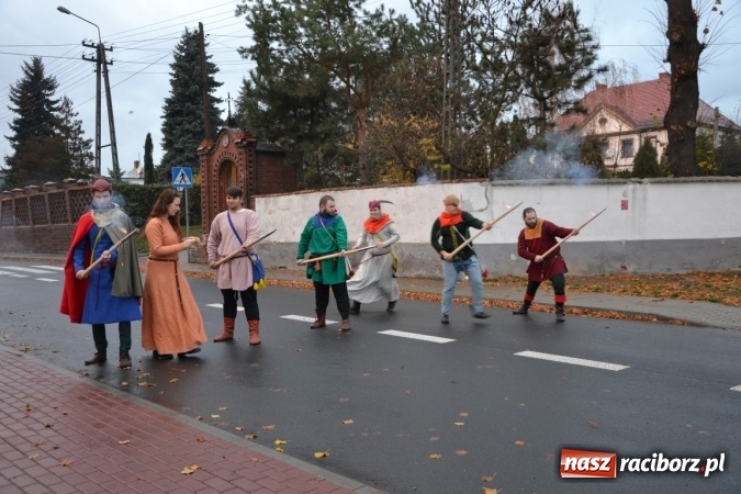 Zdjęcie w galerii na portalu naszraciborz.pl: Bieńkowice: św. Marcin z wielkim hukiem wiadomości z regionu