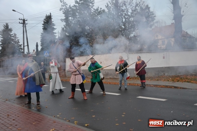 Zdjęcie w galerii na portalu naszraciborz.pl: Bieńkowice: św. Marcin z wielkim hukiem wiadomości z regionu
